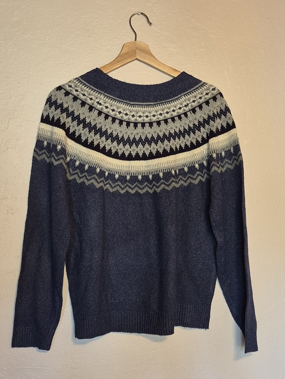 Small Polyester & Acrylic Sweater - Picture 2 of 7